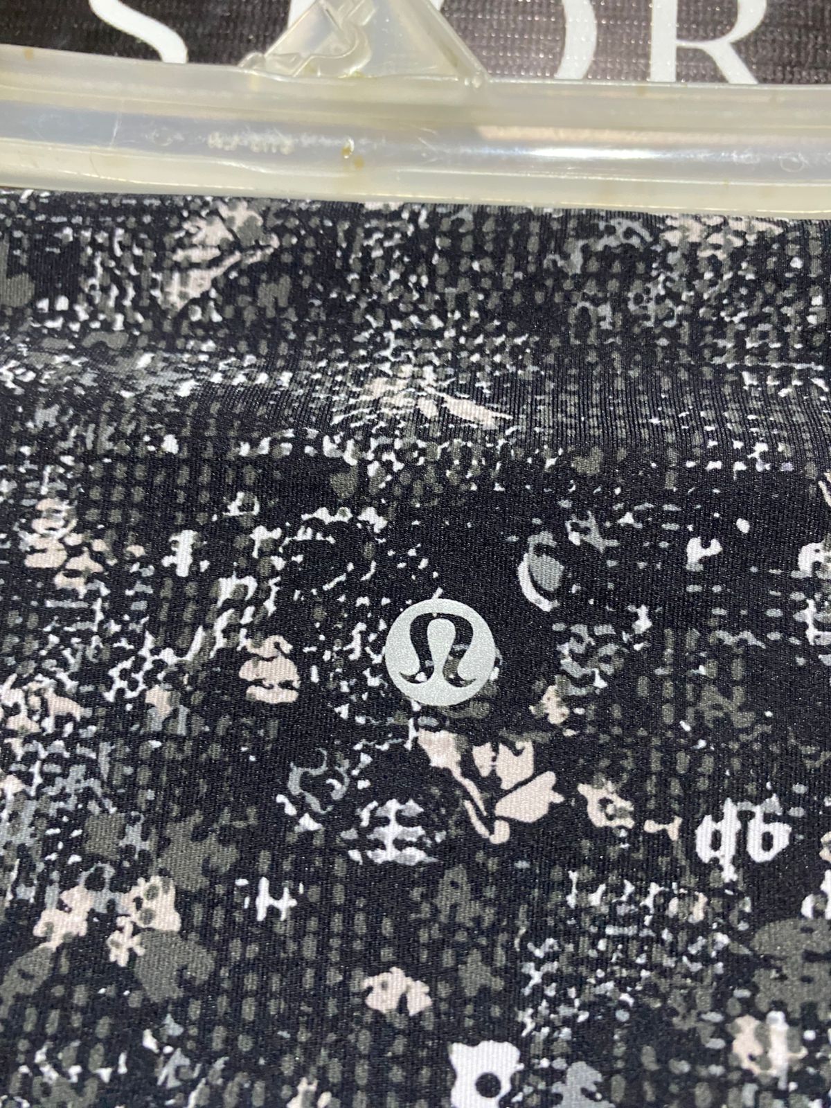 LULULEMON |S| WAIST 24|  Women Wunder Under Crop HR 23 Scallop EQZM Black Print