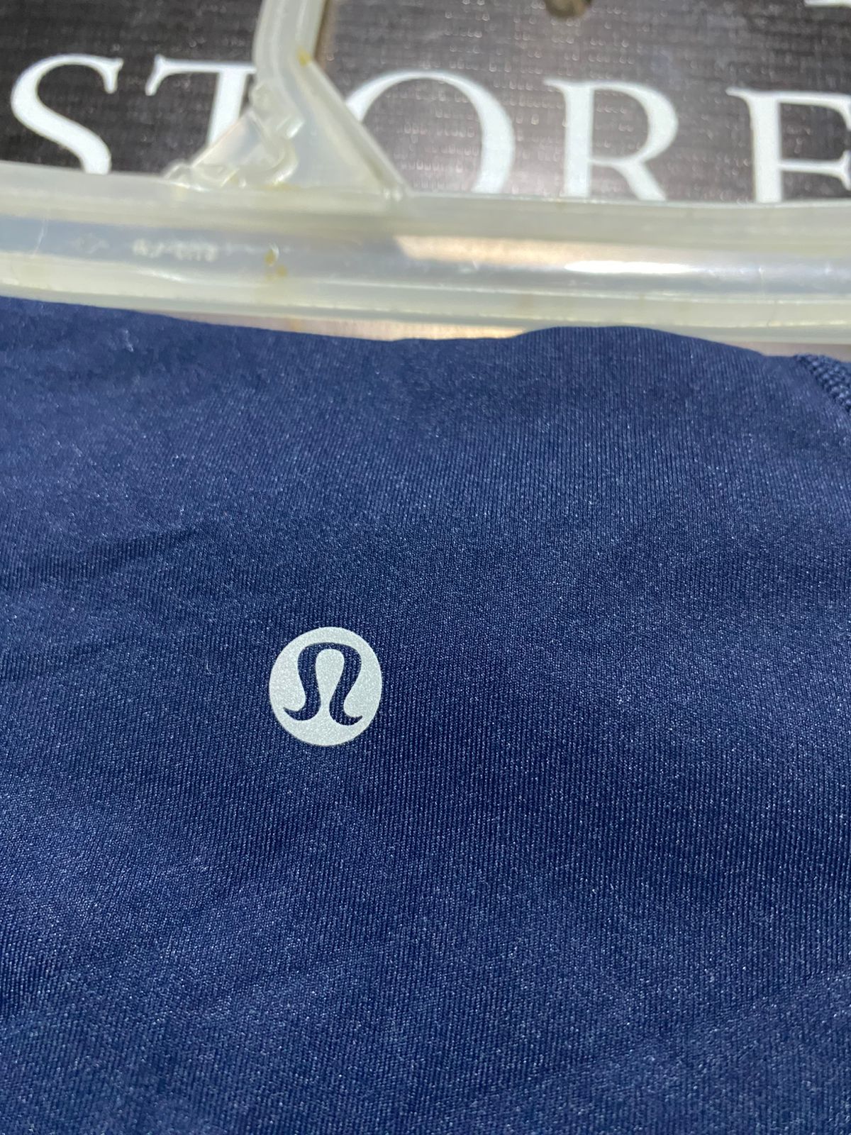 LULULEMON |M| WAIST 28|  PACE RIVAL CROP FULL-ON LUXTREME 22" YOGA PILATES NAVY WOMEN'S 6