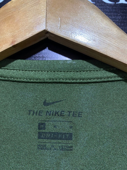 NIKE |M| BUST 16| Dri-FIT Vertical Logo Tee