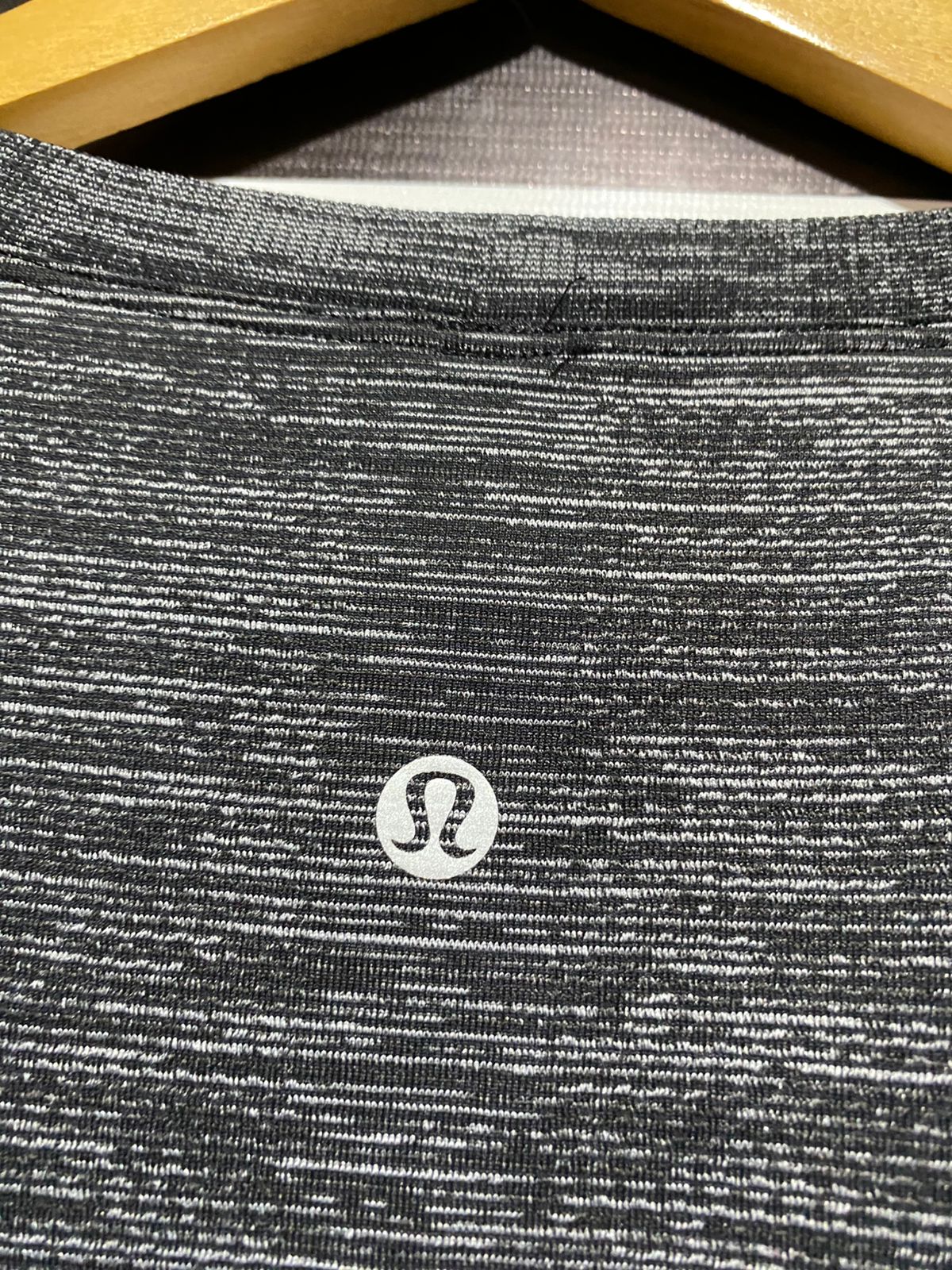 LULULEMON |M| BUST 20|  Short-Sleeve, Crew-Neck T-Shirt With a Regular or Athletic Fit
