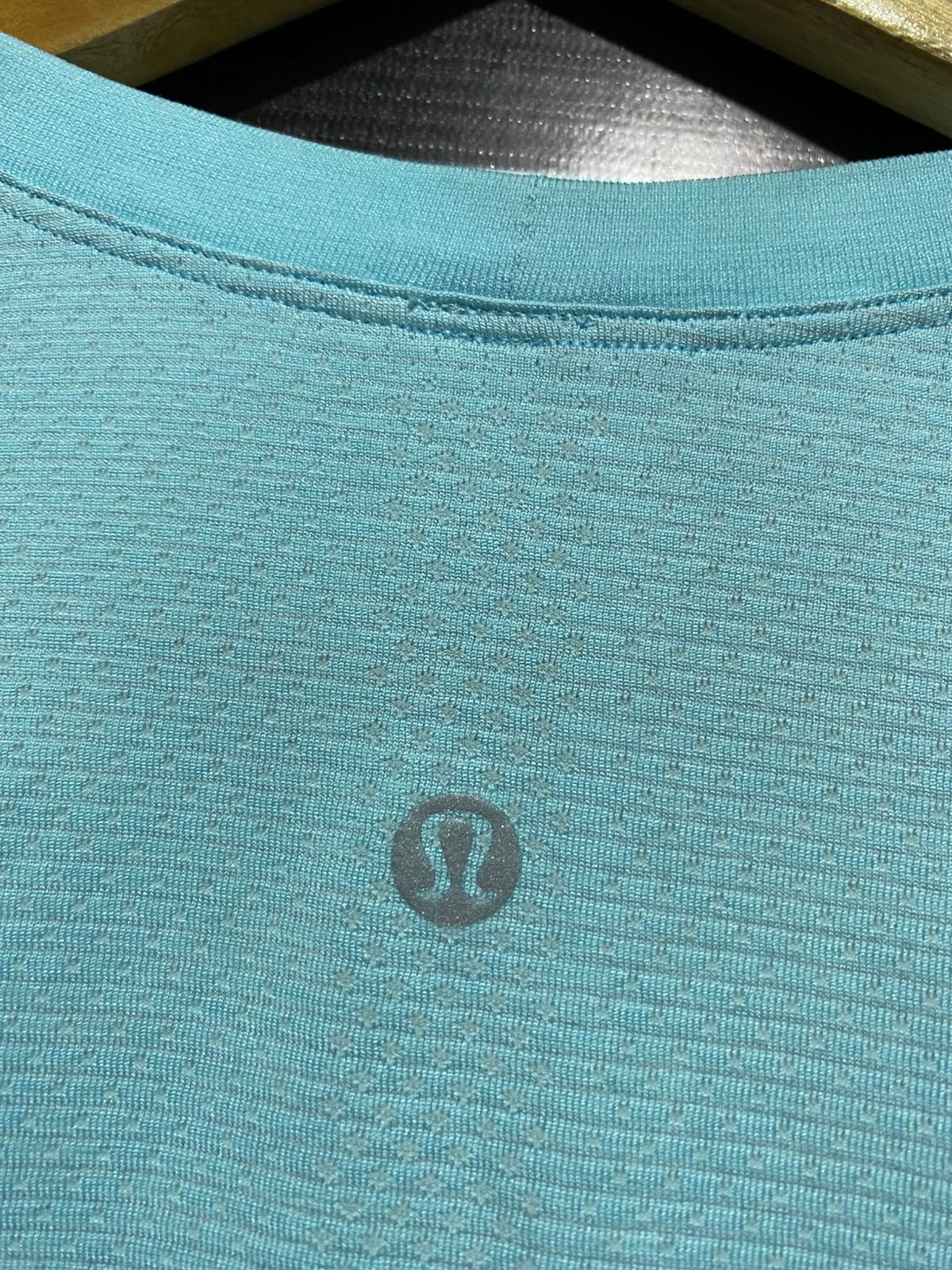 LULULEMON |L| BUST 19| Icing Blue Swiftly Tech Short Sleeve Shirt