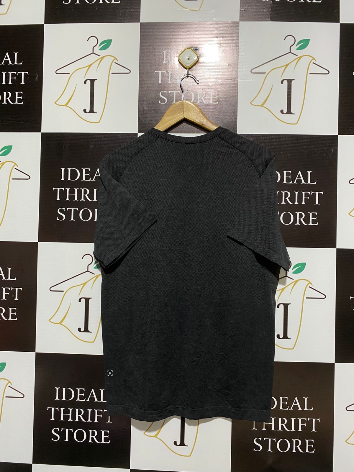 LULULEMON |L| BUST 20| Metal Vent Tech V Neck Shirt