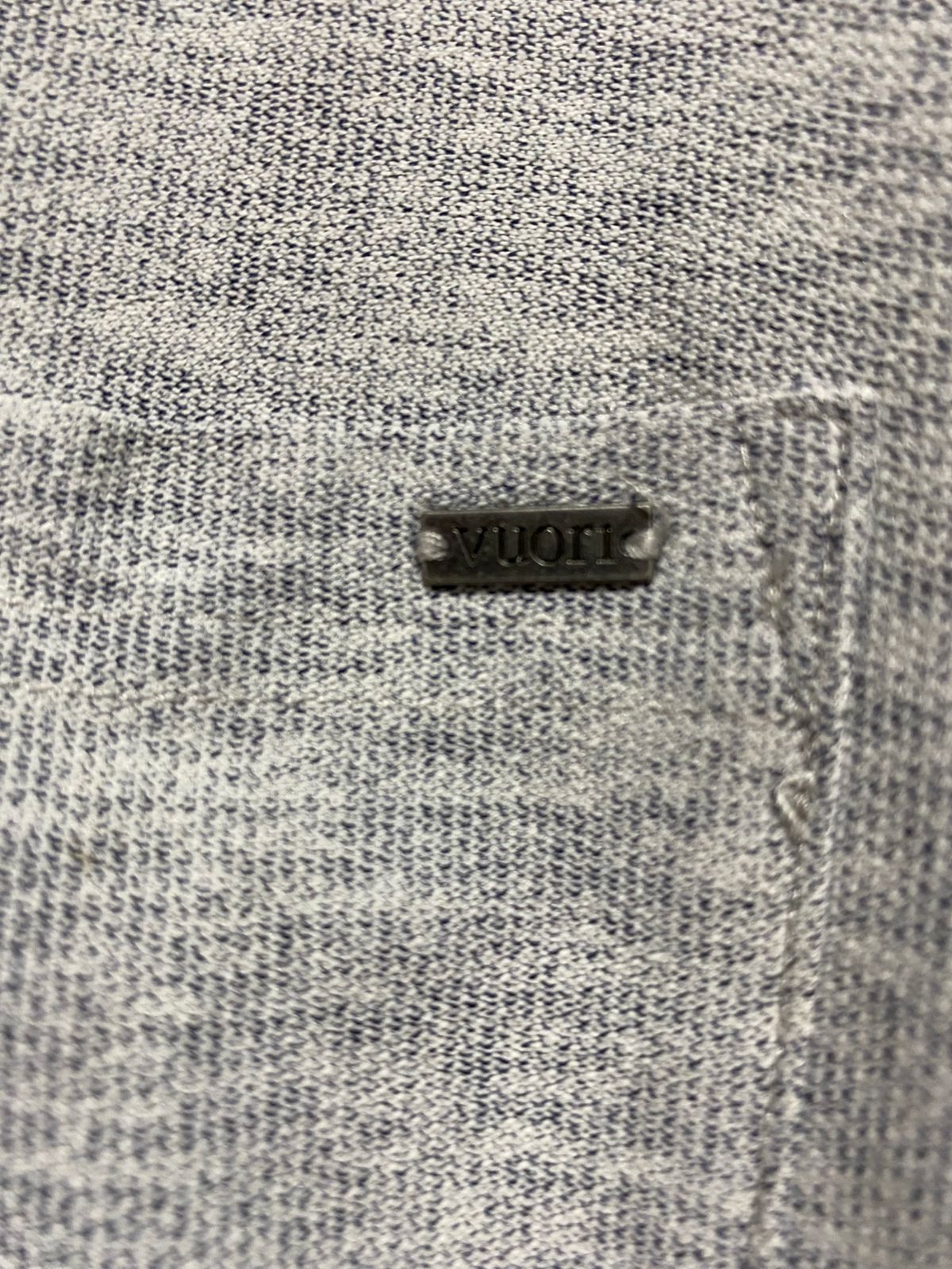 VUORI |M| BUST 21| B12|  The polo shirt has a modern, tailored fit with a self-collar, three-button placket, and a left chest pocket