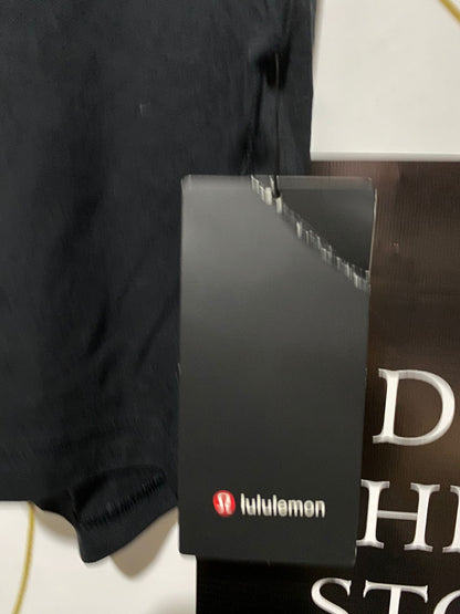 LULULEMON |L| BUST 19| Black T-Shirt with Geometric Graphic