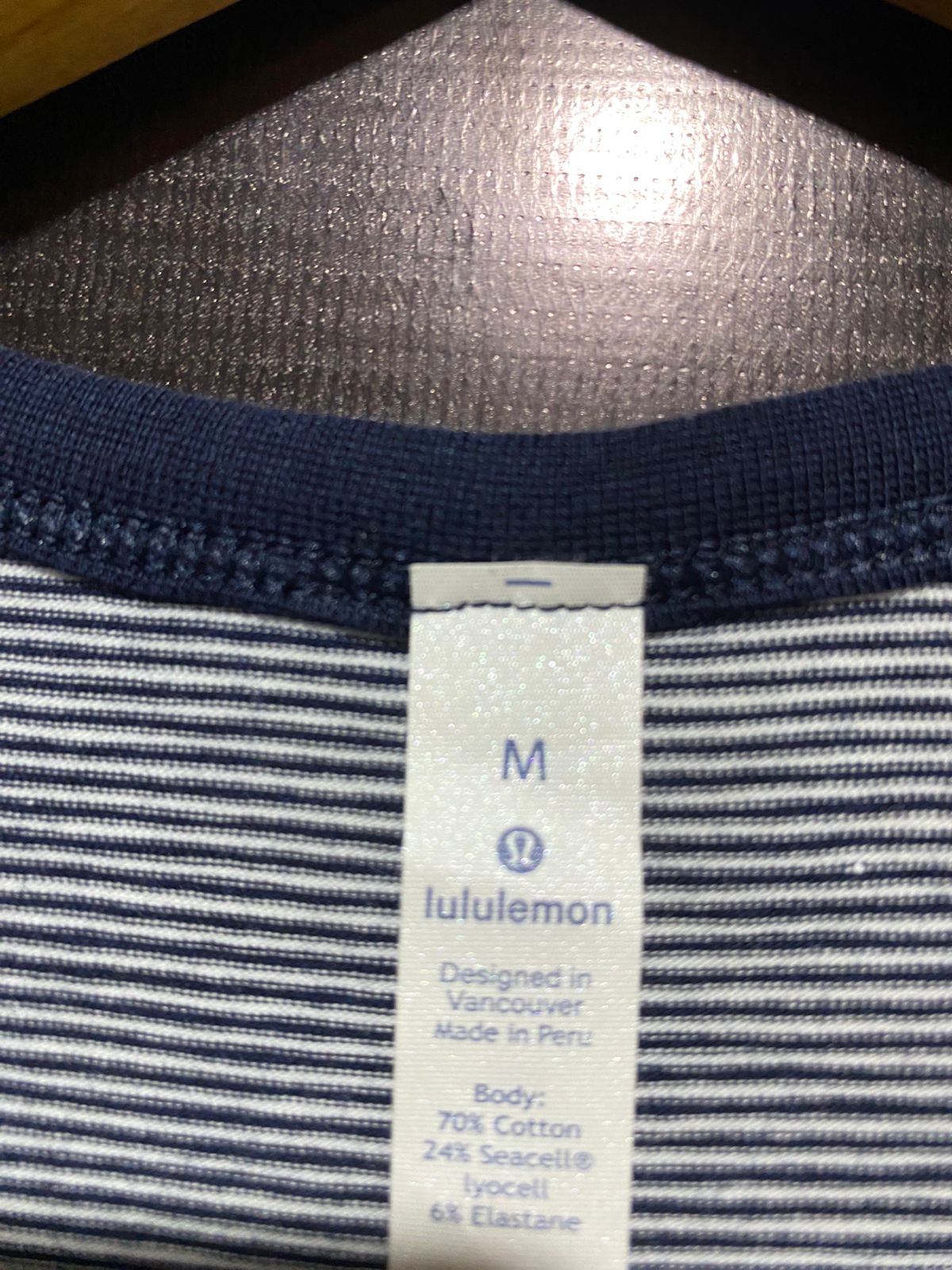 LULULEMON |M| BUST 20| Classic fit, crew neck with contrasting ribbing, short sleeves
