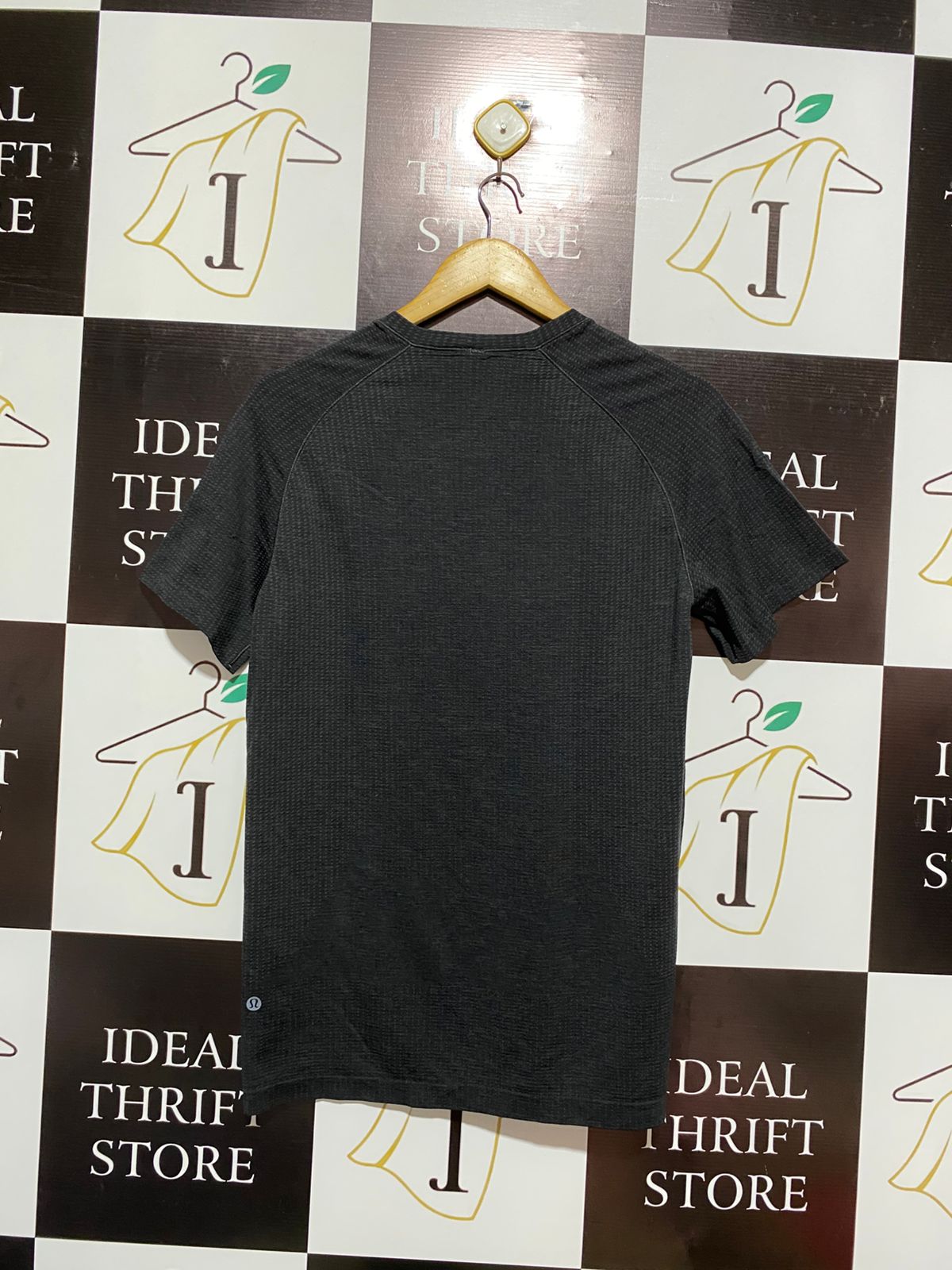 LULULEMON |L| BUST 19|  Metal Vent Tech Short-Sleeve Shirt