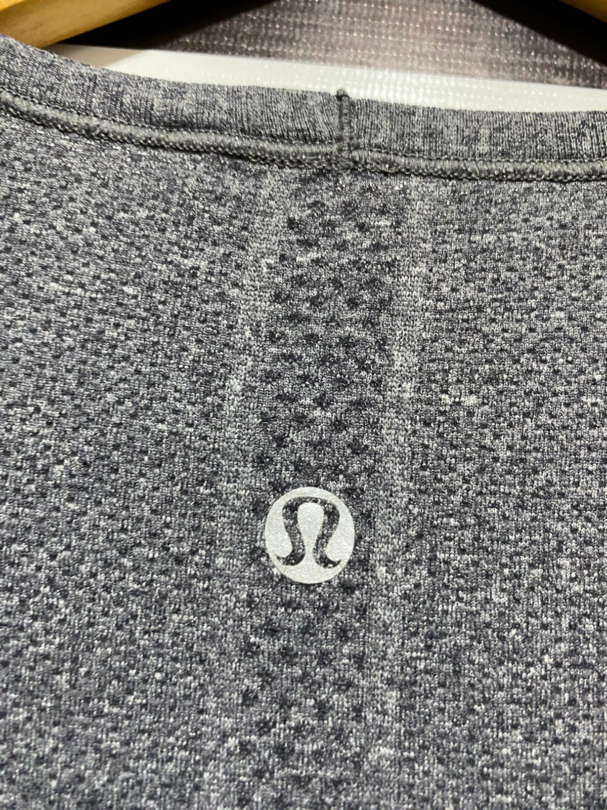 LULULEMON |M| BUST 18| Swiftly Tech V-Neck Running Short Sleeve