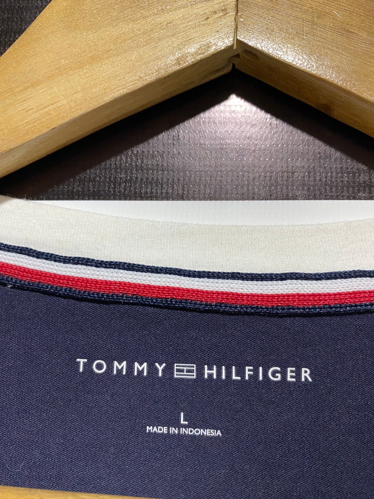TOMMY HILFIGER |L| BUST 20| Navy Blue T-Shirt