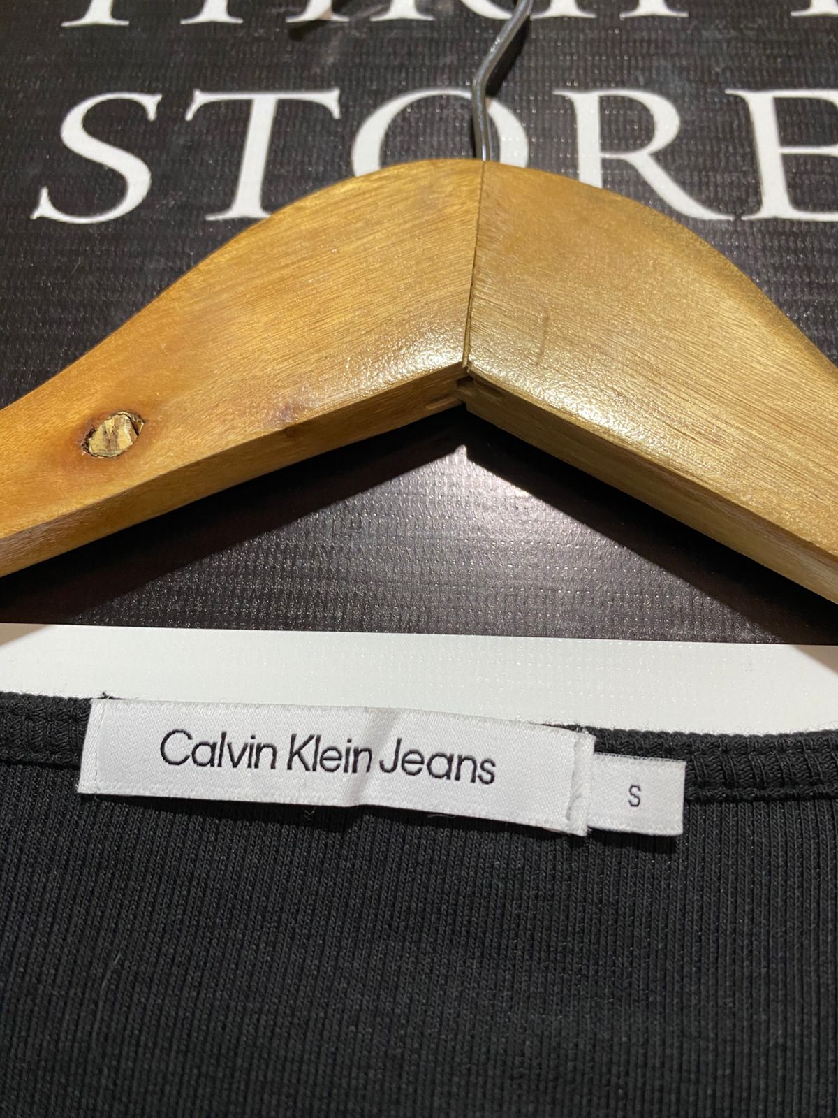 CALVIN KLIEN JEANS |S| BUST 14| Milano Cut Out Long Sleeve Top