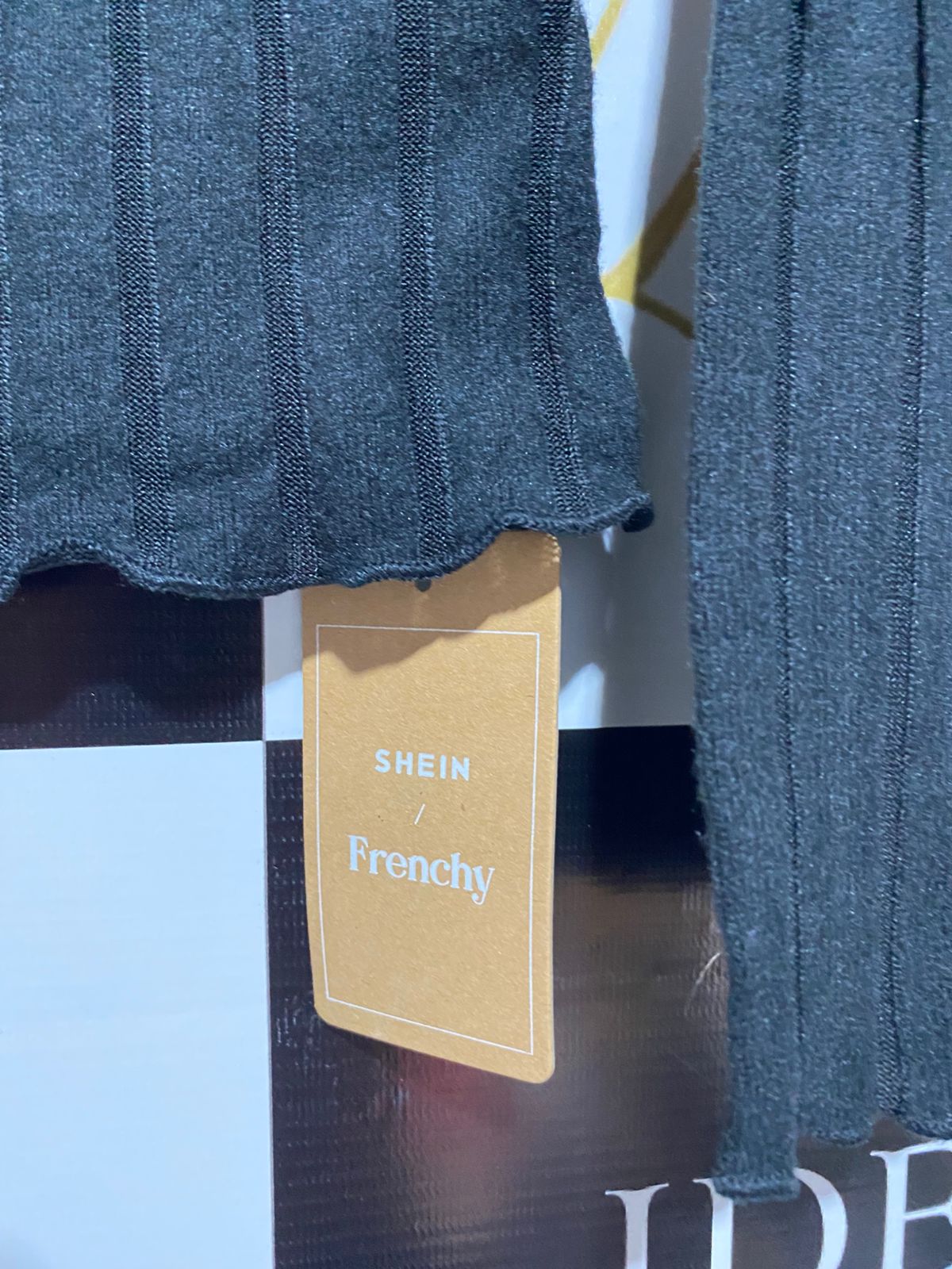 SHEIN |L| BUST 16 | Ruched or Gathered Detail at The V-Neck