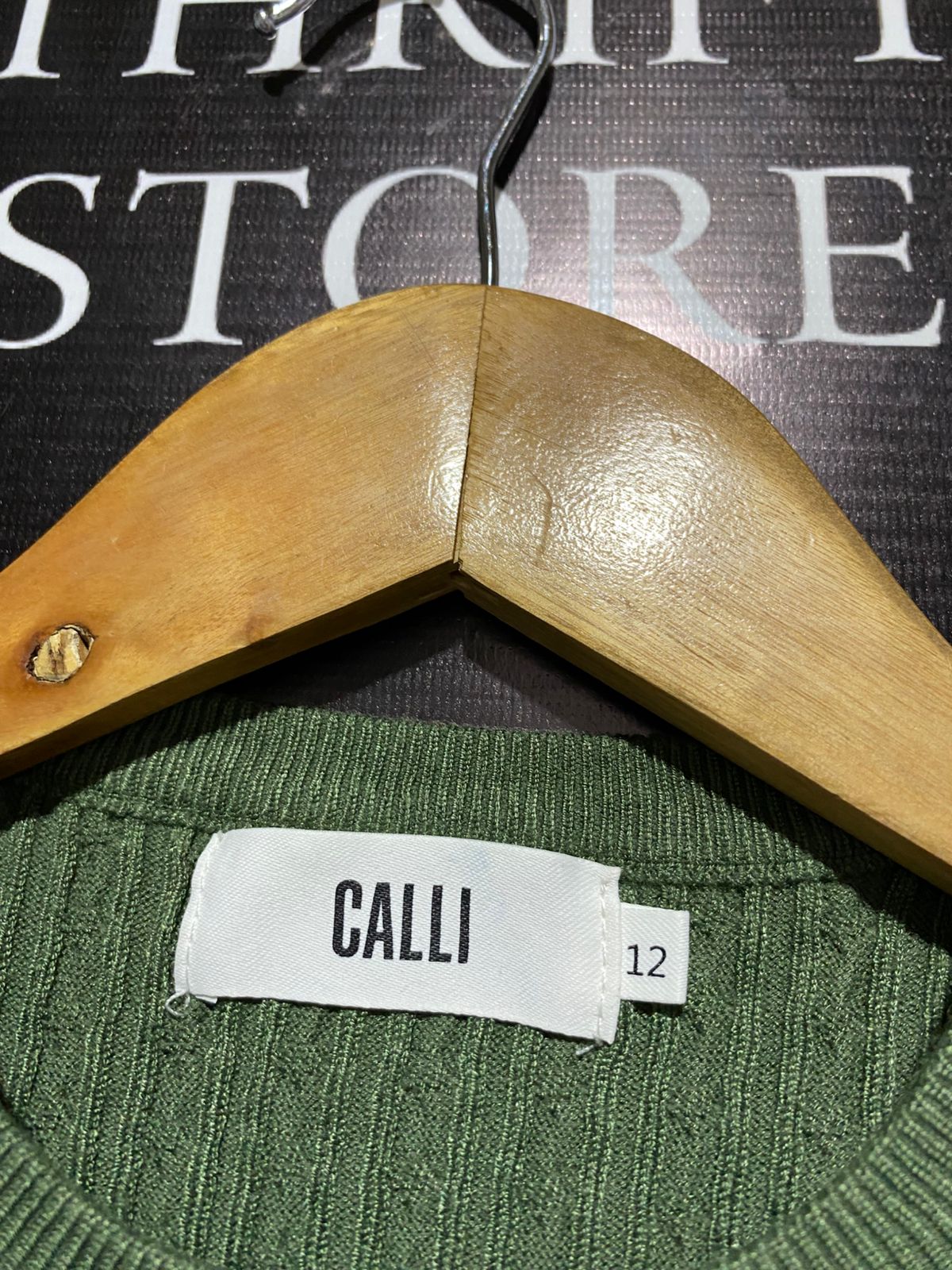 CALLI |S| BUST 13| Green Short-Sleeve Knit Top