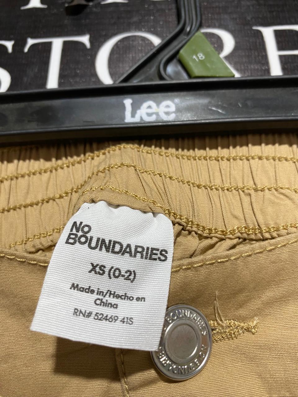 NO BOUNDARIES |XS| WAIST 28| Air Jordan WMNS Chicago Pant