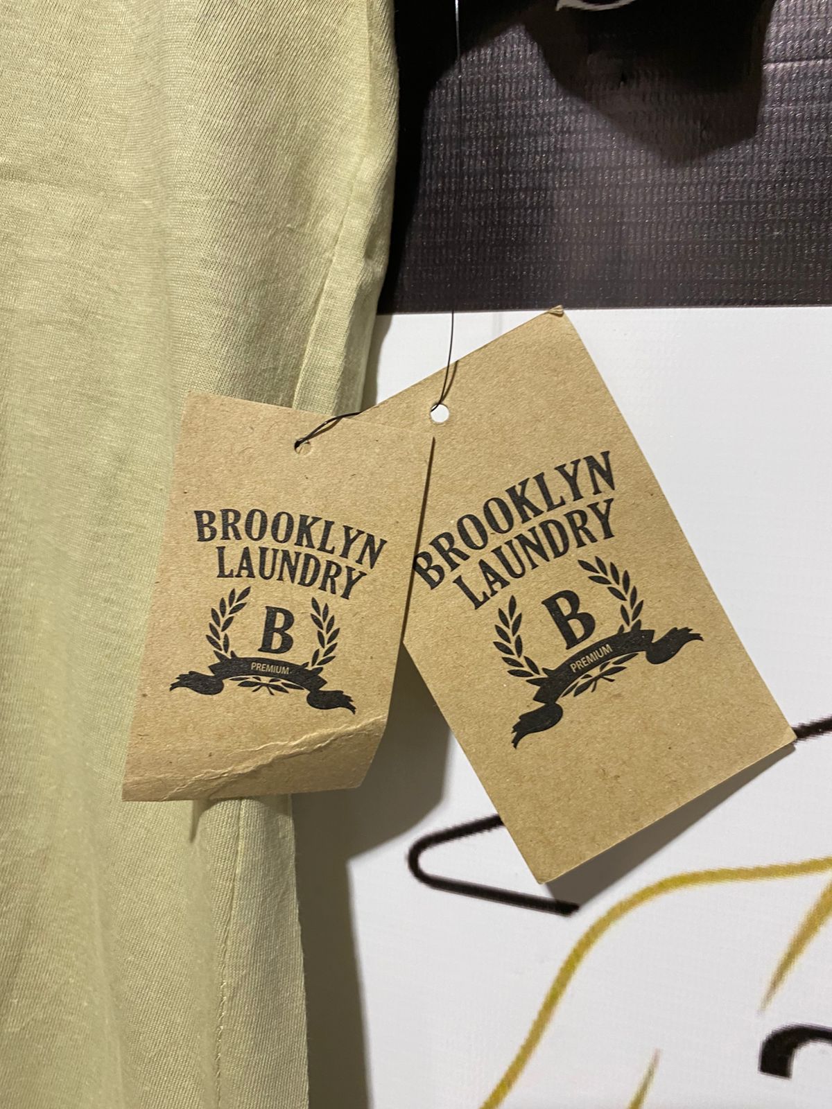 BROOKLYN LAUNDRY |S| BUST 15| Short-sleeve, crew-neck t-shirt with a regular or relaxed fit