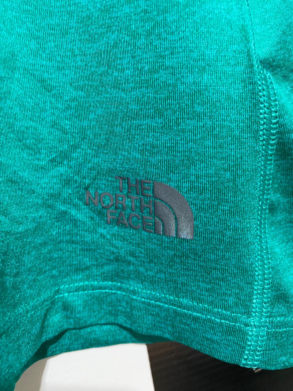 THE NORTH FACE |L| BUST 19| C1| Short-sleeve, crew-neck, likely with a relaxed or regular fit