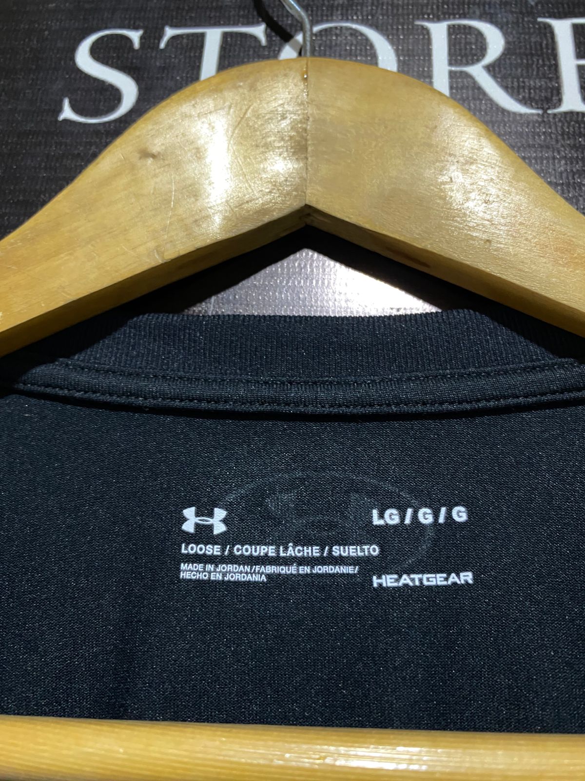 UNDER ARMOUR |L| BUST 21| UA Tech V-Neck t-shirt