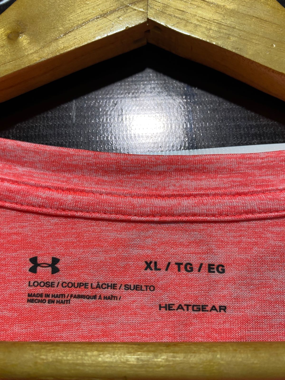 UNDER ARMOUR |XL| BUST 22| Women's UA Tech™ V-Neck T-shirt