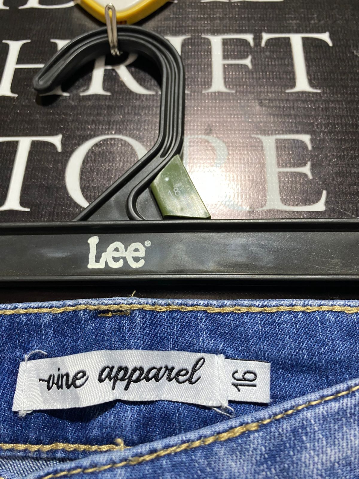 VINE APPAREL | XXL| WAIST 38| Ultra High-Rise Cropped Flare Jeans