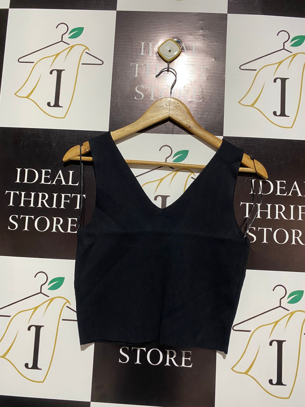 ALICE IN THE EVE |L| BUST 14| Live The Process V-Neck Crop Top