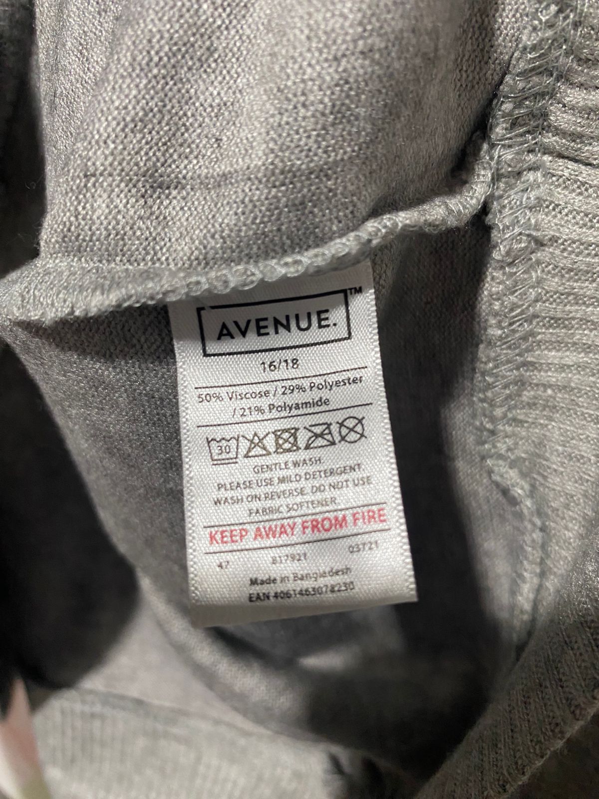 AVENUE |L| BUST 23| Gray Hooded T-Shirt