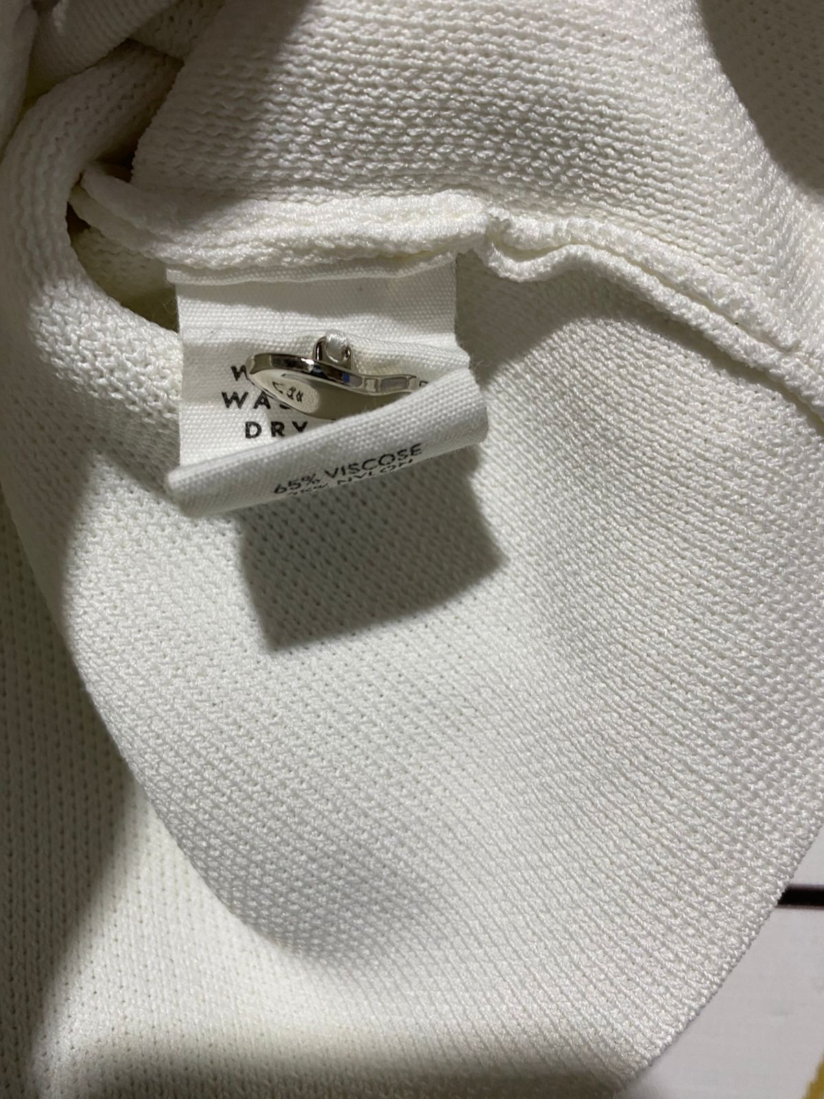 GLASSONS |S| BUST 14| White Knit Sleeveless Vest