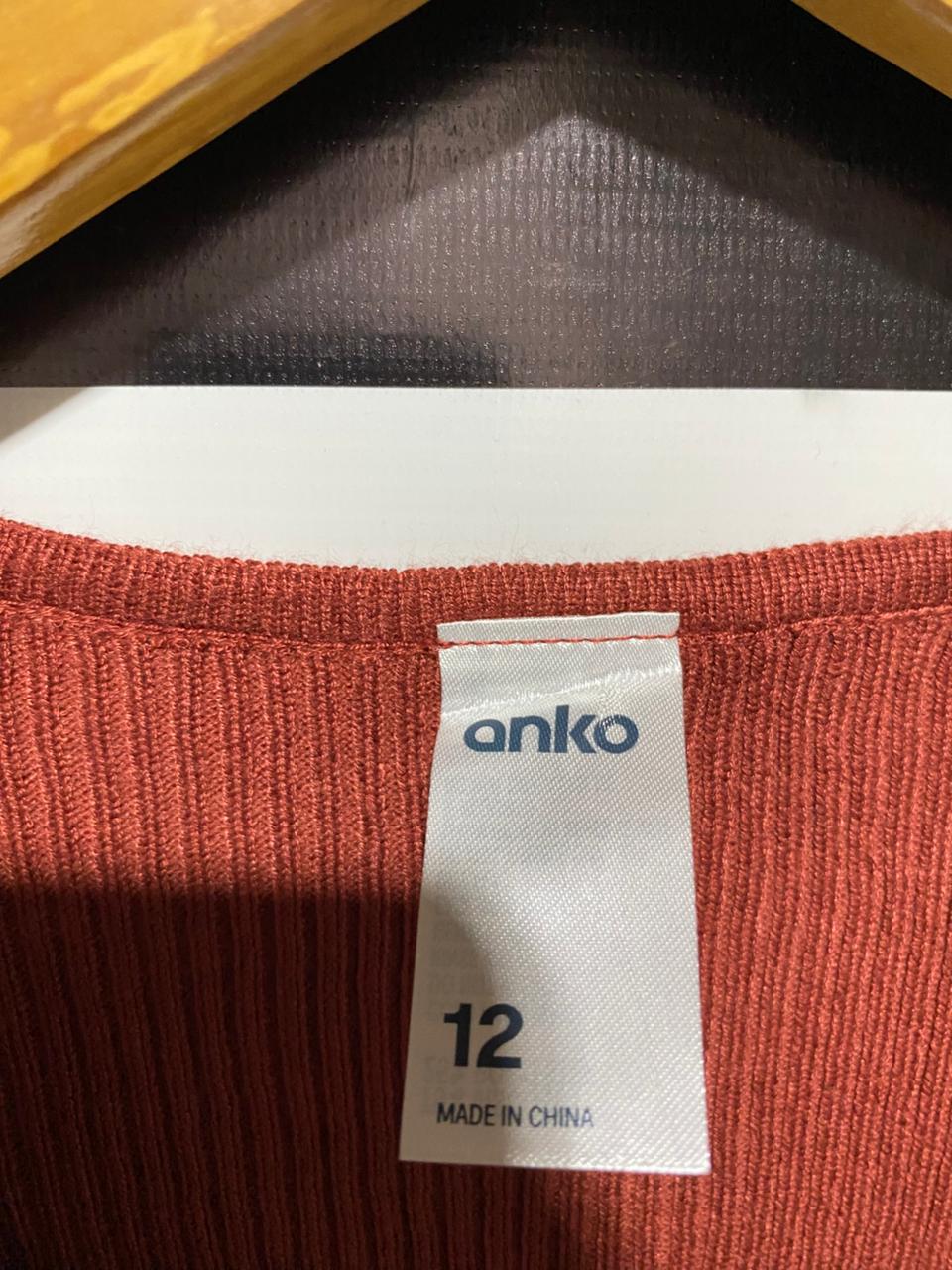 ANKO |M| BUST 12| Fitted Top With a V-Neck and Short