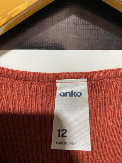 ANKO |M| BUST 12| Fitted Top With a V-Neck and Short