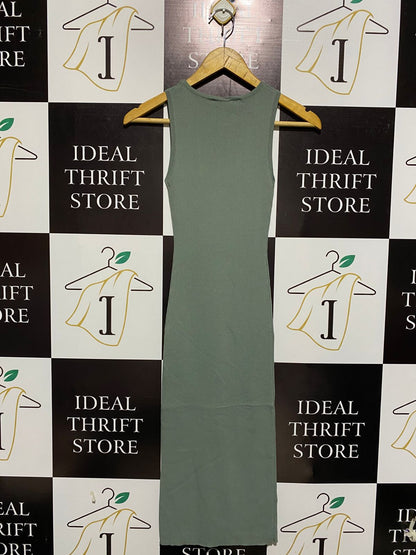 SYKE COLLECTION |M| BUST 9|  Sleeveless, fitted (bodycon) midi dress with a round crew neckline.