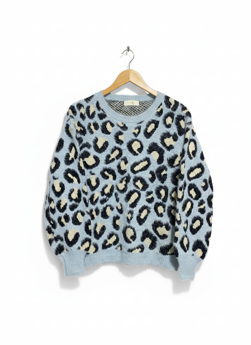 H Q |M| BUST 18| Fuzzy Blue Leopard Print Sweater