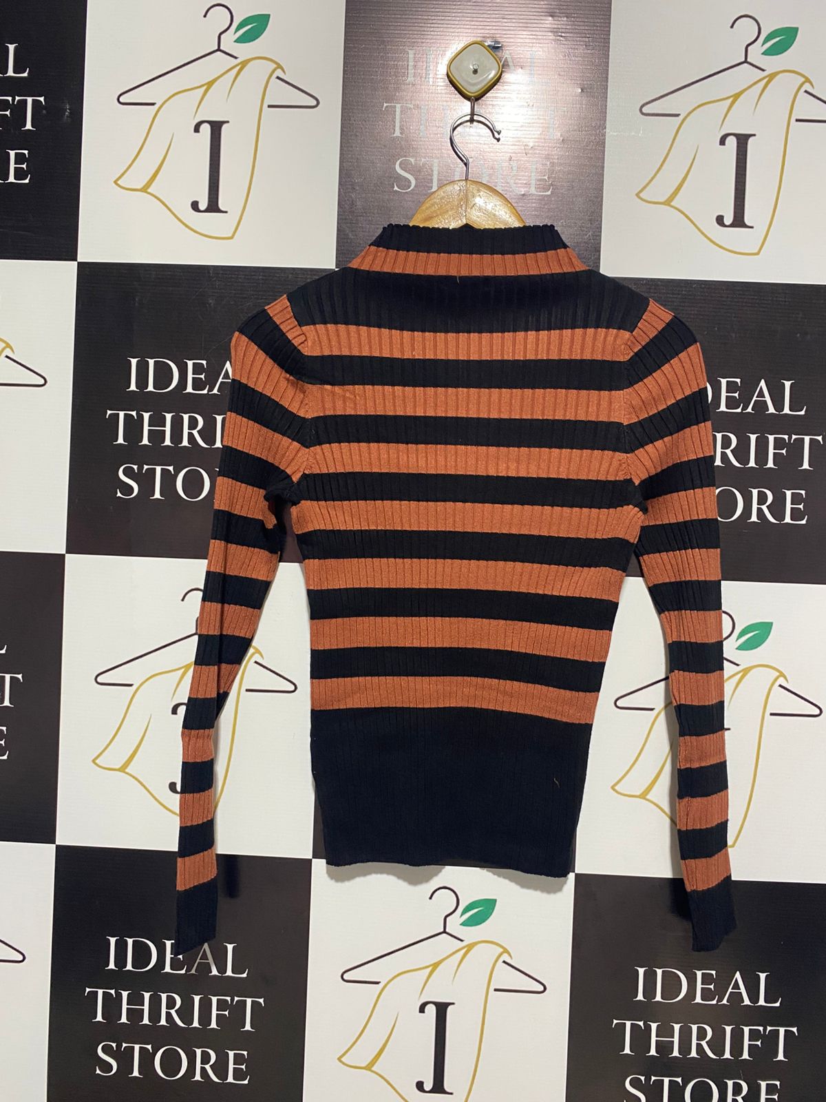 PORTMONS |L| BUST 14| black and orange striped ribbed turtleneck sweater