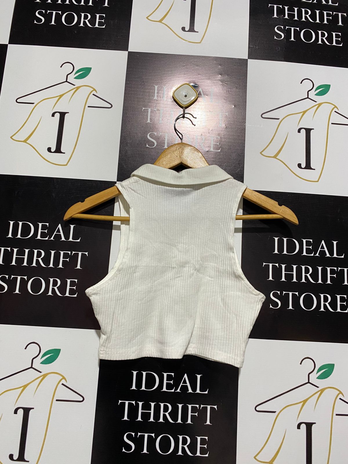 MOTEL |S| BUST 13| White Ribbed Collared Crop Top