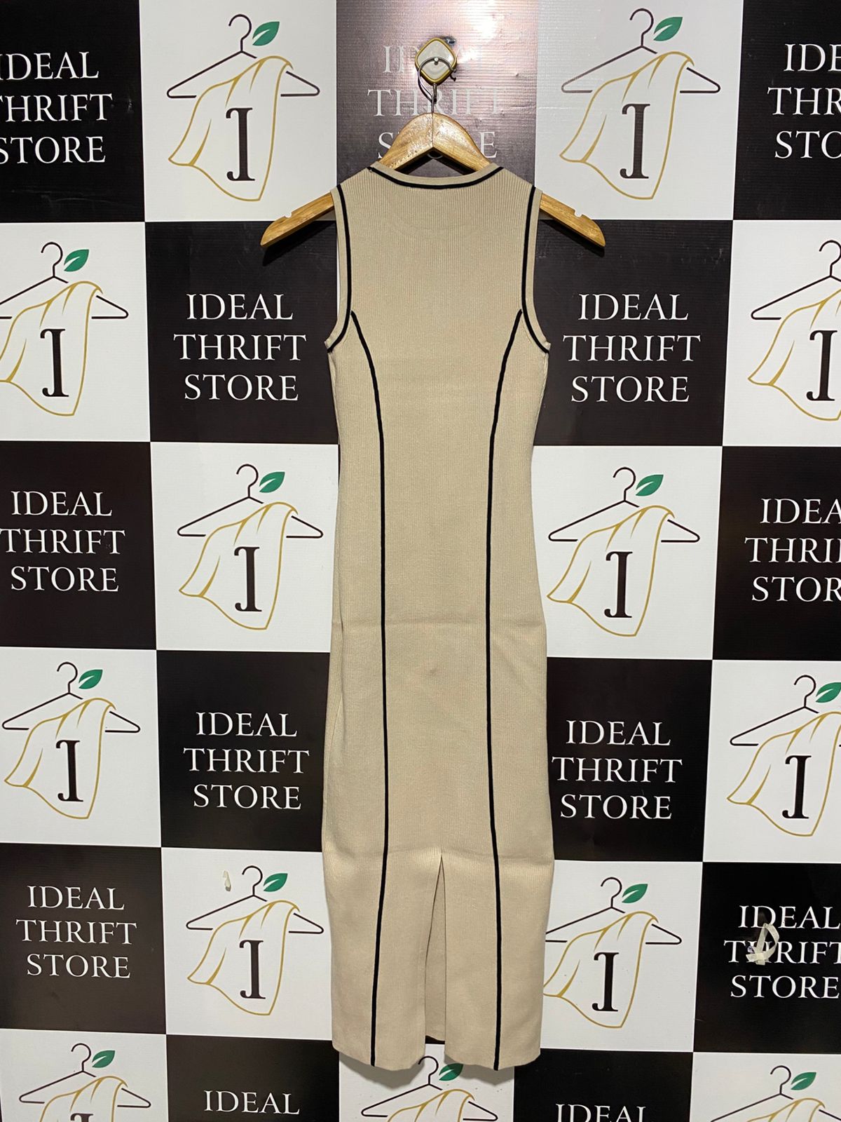 FOREVER NEW |S| BUST 12| Cream Sleeveless Piping Dress