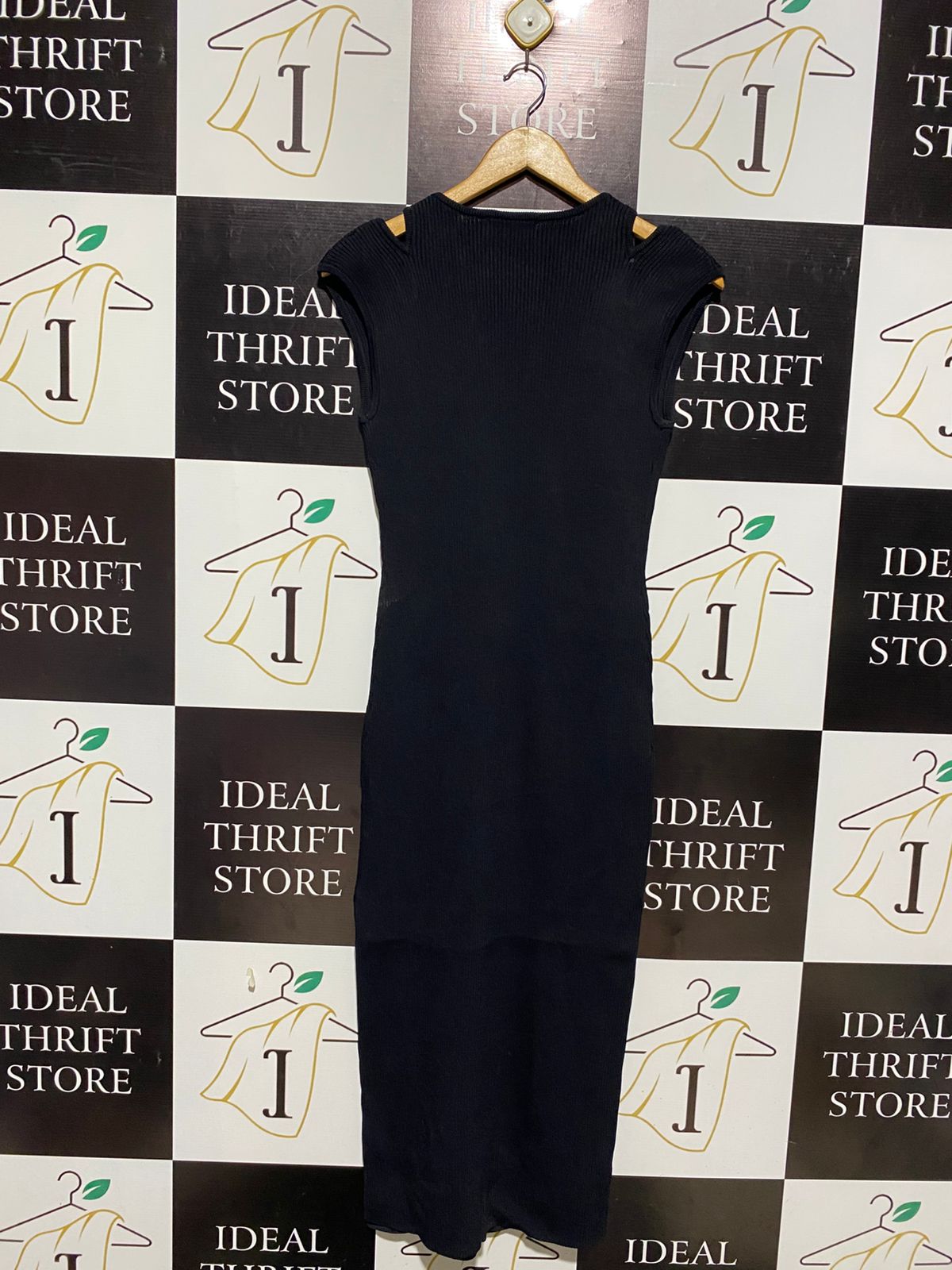 MANNING CARTELL |L| BUST 14| BLACK RIBBED COLD SHOULDER MIDI DRESS