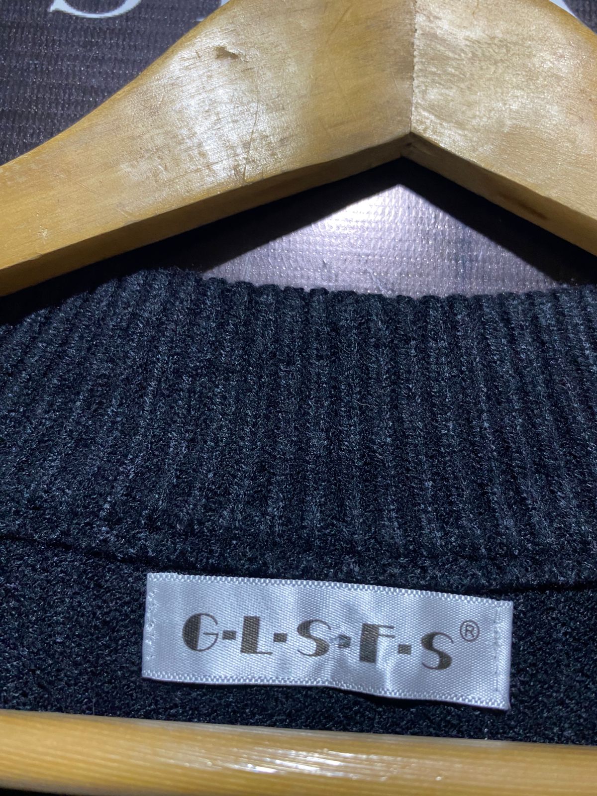 GLSFS |L| BUST 21|  V-neck, button-front closure, dropped shoulders, long sleeves with rolled cuffs, ribbed hem, oversized fit