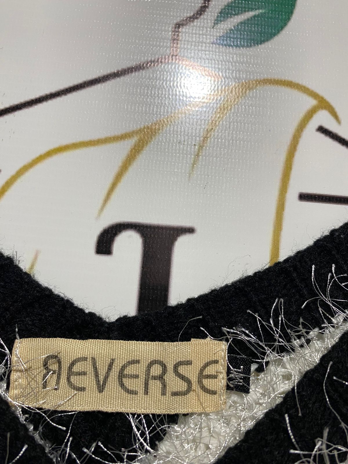 REVERSE |M/L| BUST 27| BLACK AND WHITE CHEVRON STRIPED SWEATER
