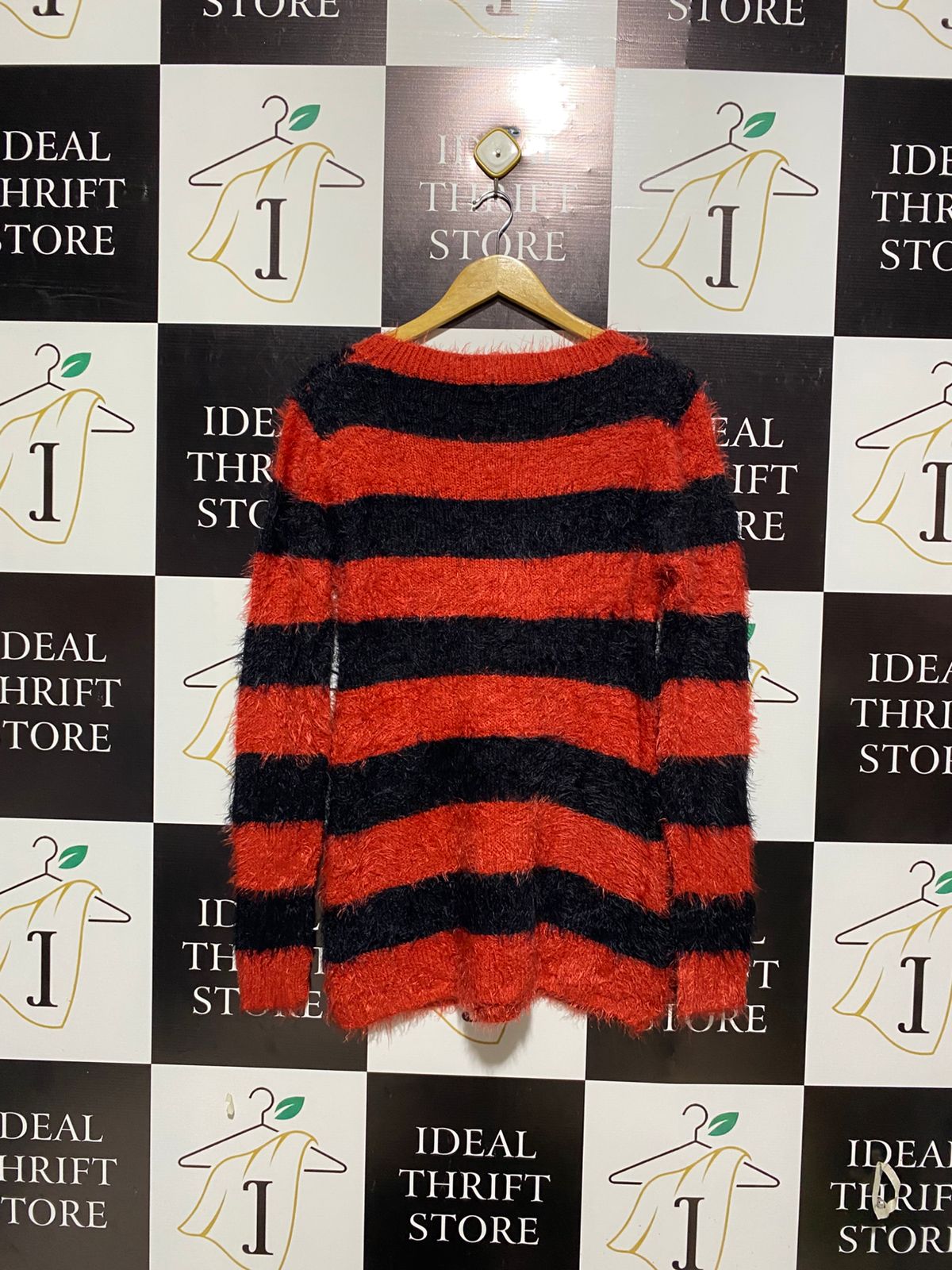 S E S |M| BUST 18| RED AND BLACK STRIPED FLUFFY SWEATER