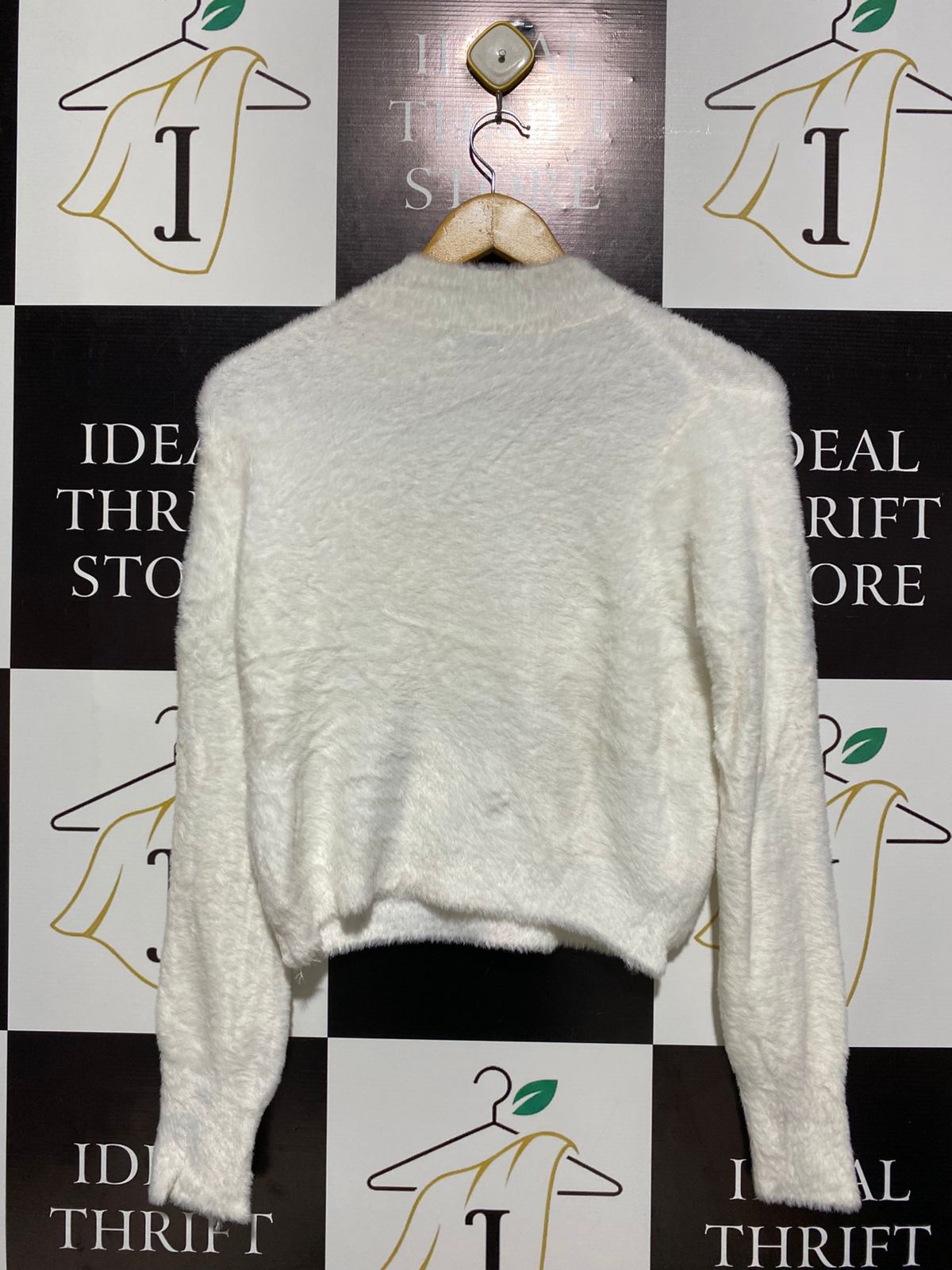 VALLEY GIRL |L| BUST 18| CREAMY WHITE FUZZY MOCK NECK CROPPED SWEATER