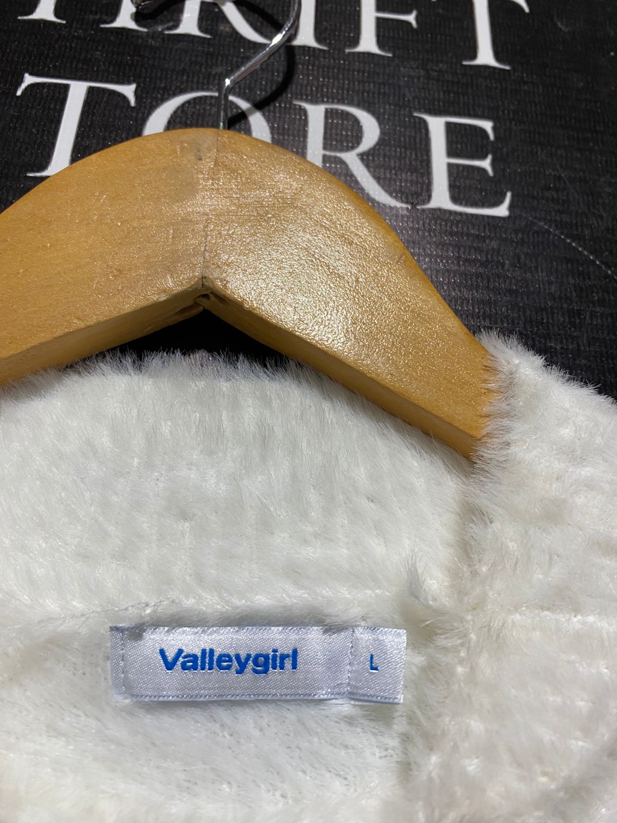 VALLEY GIRL |L| BUST 18| CREAMY WHITE FUZZY MOCK NECK CROPPED SWEATER