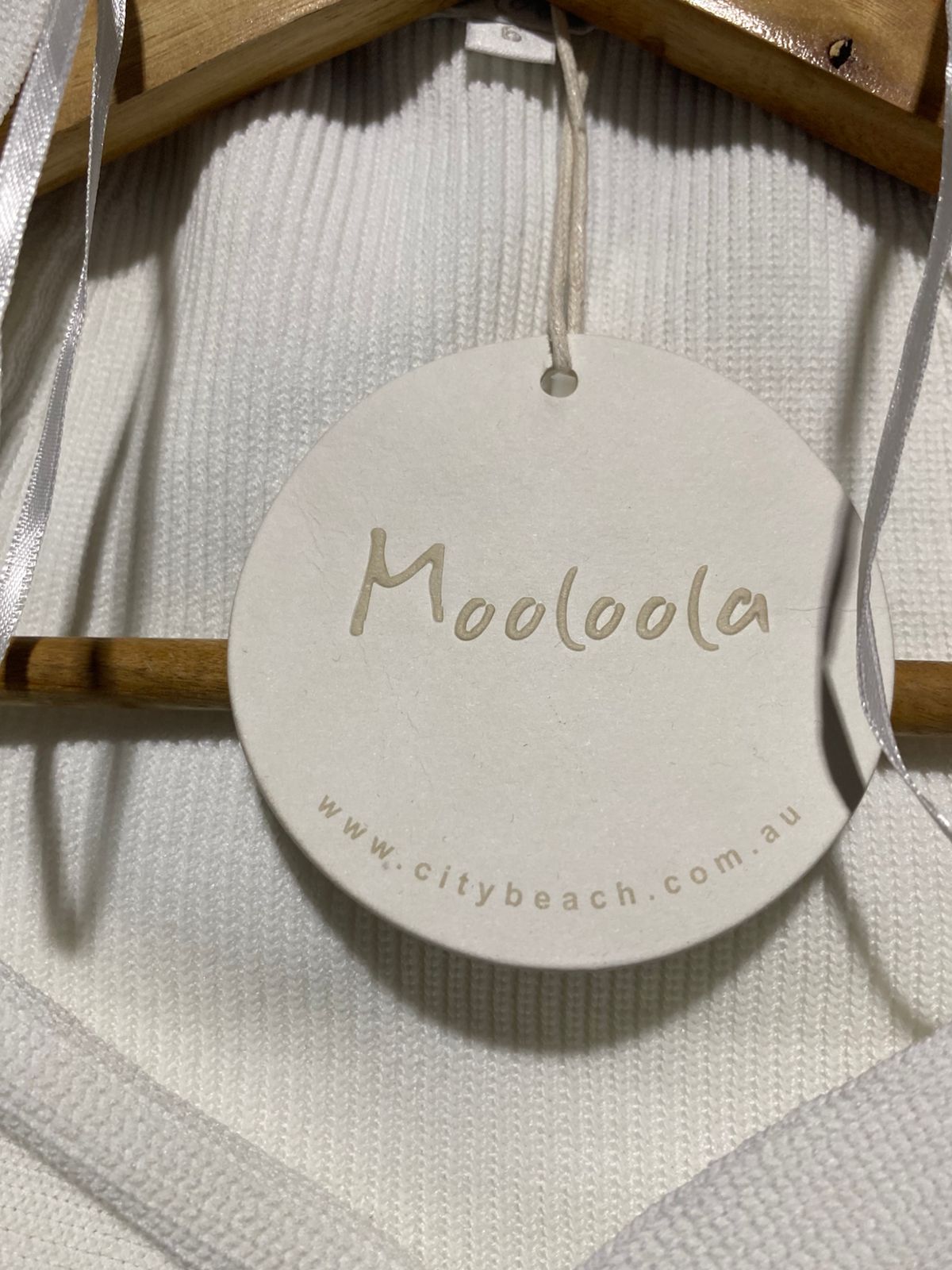 MOOLOOLA |XS| BUST 9| WHITE CAP-SLEEVE TWIST-FRONT KNIT TOP