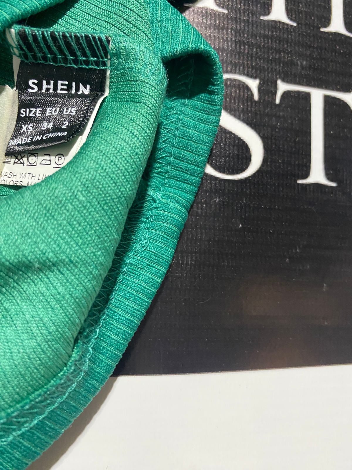 SHEIN |XS| BUST 13| EMERALD GREEN RIBBED SWEETHEART NECKLINE CROPPED TOP