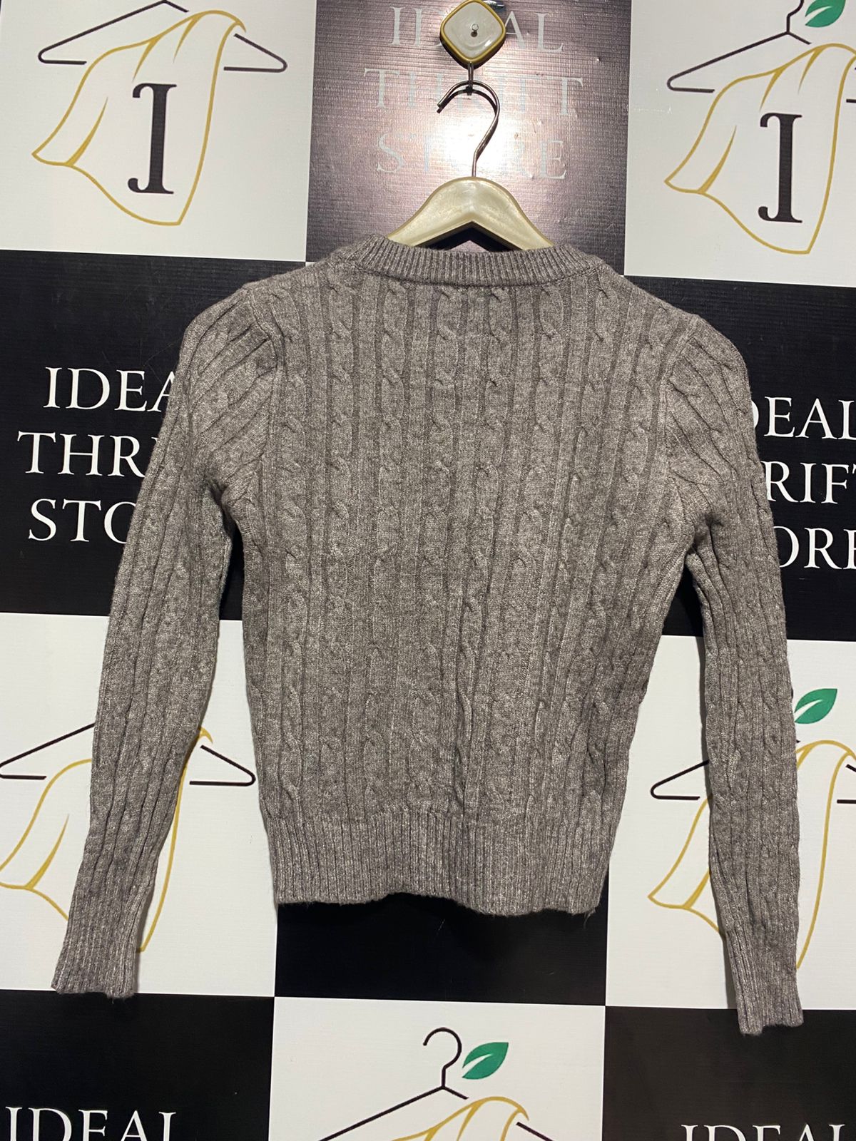 CLASSIC TAUPE CABLE KNIT CREW NECK SWEATER |M| BUST 15|