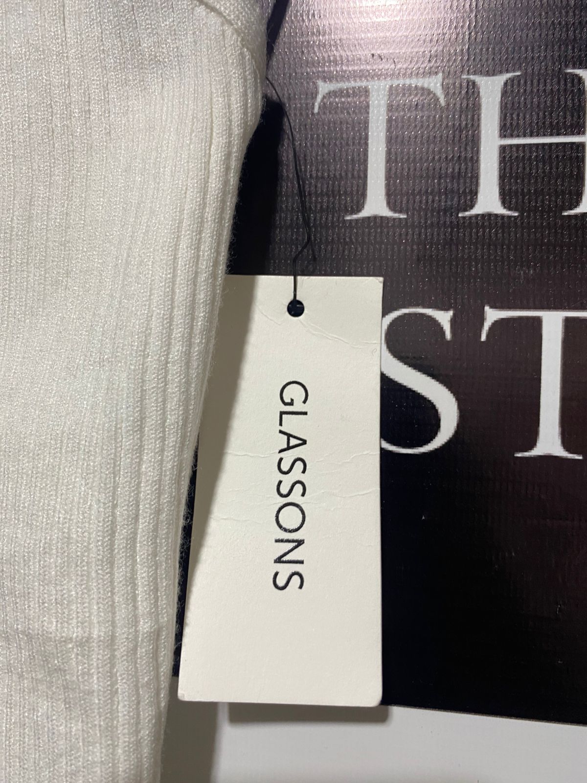 GLASSONS |L| BUST 12| OFF-WHITE RIBBED HALTER TOP