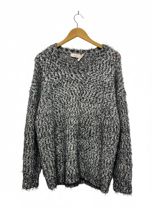 MILLERS WOMAN |L| BUST 19| BLACK AND WHITE MARLED FUZZY KNIT V-NECK SWEATER