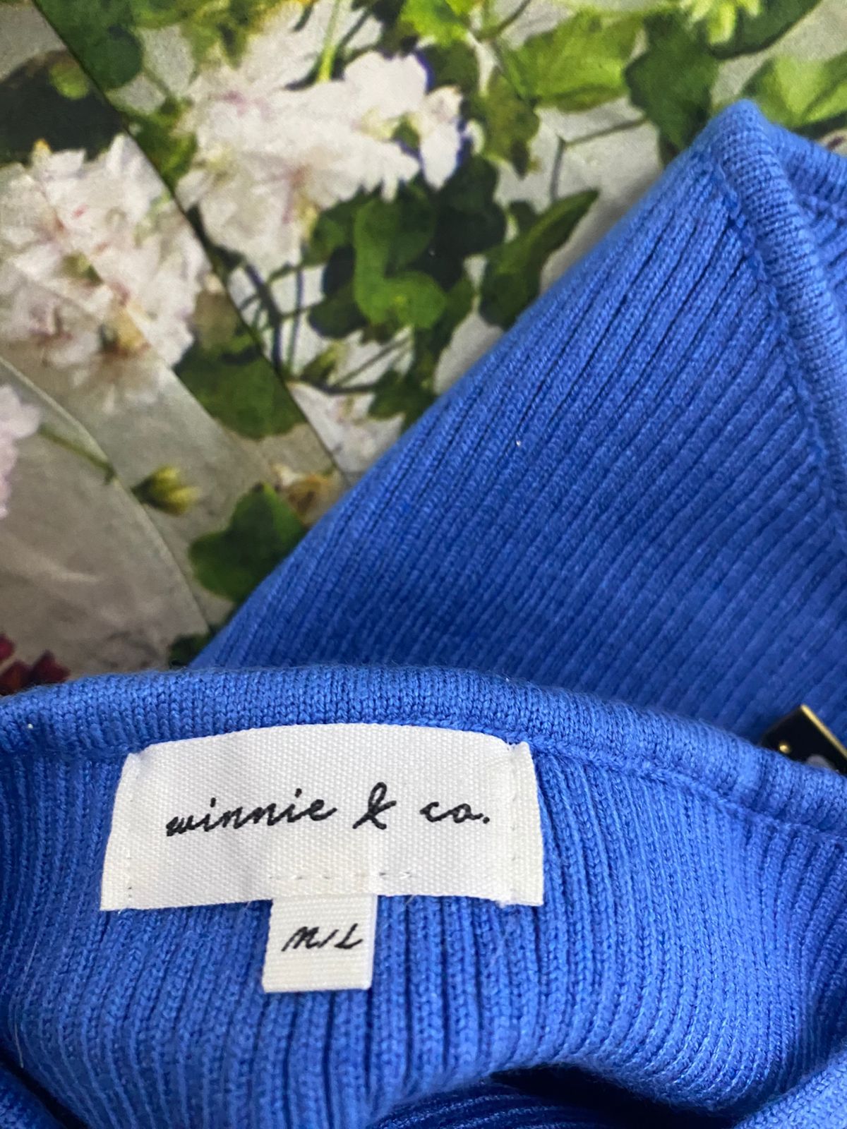 WINNIE & CO. |M/L| BUST 11| POINTED HEM KNIT HALTER TOP