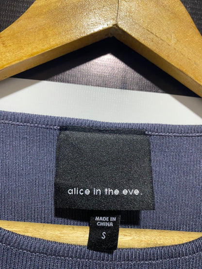 ALICE IN THE EVE |S| BUST 16| STRETCHY CURVED-HEM CROP TOP IN SLATE BLUE