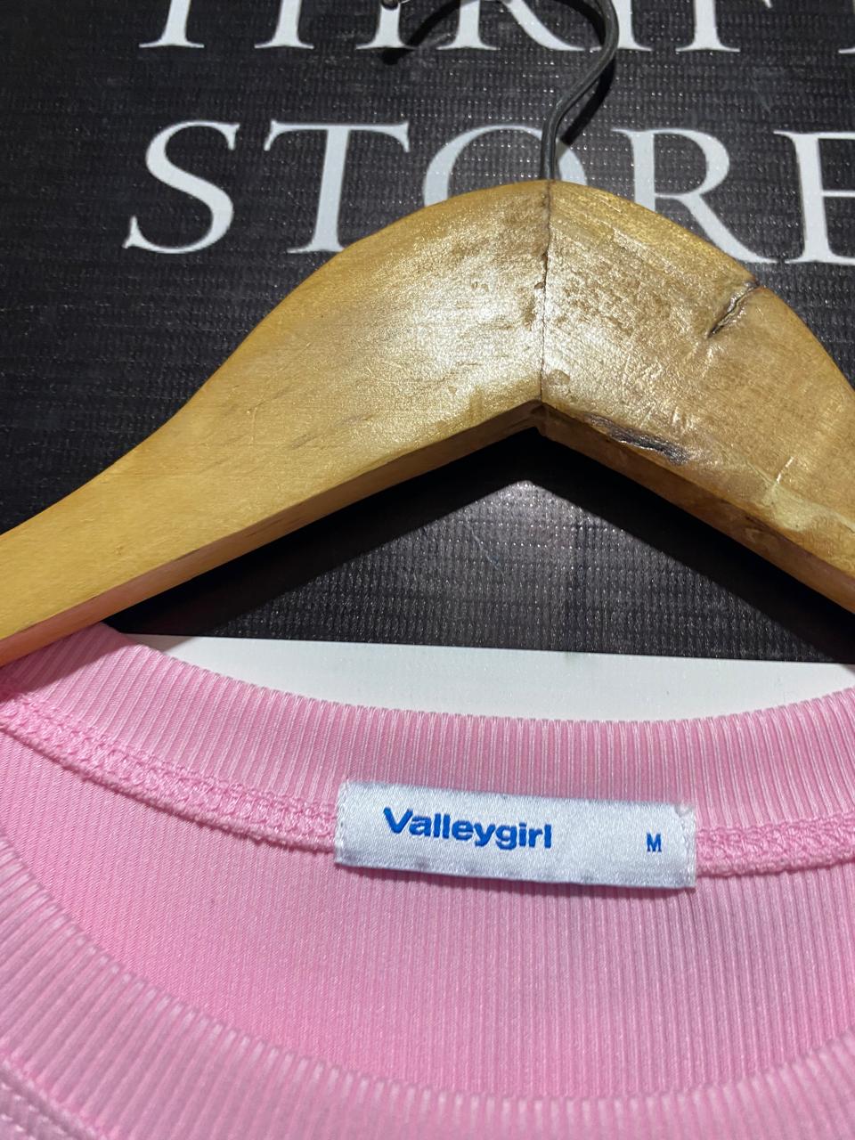 VALLEY GIRL |M| BUST 16| BABY PINK SCALLOPED PEARL-TRIM CROP TOP