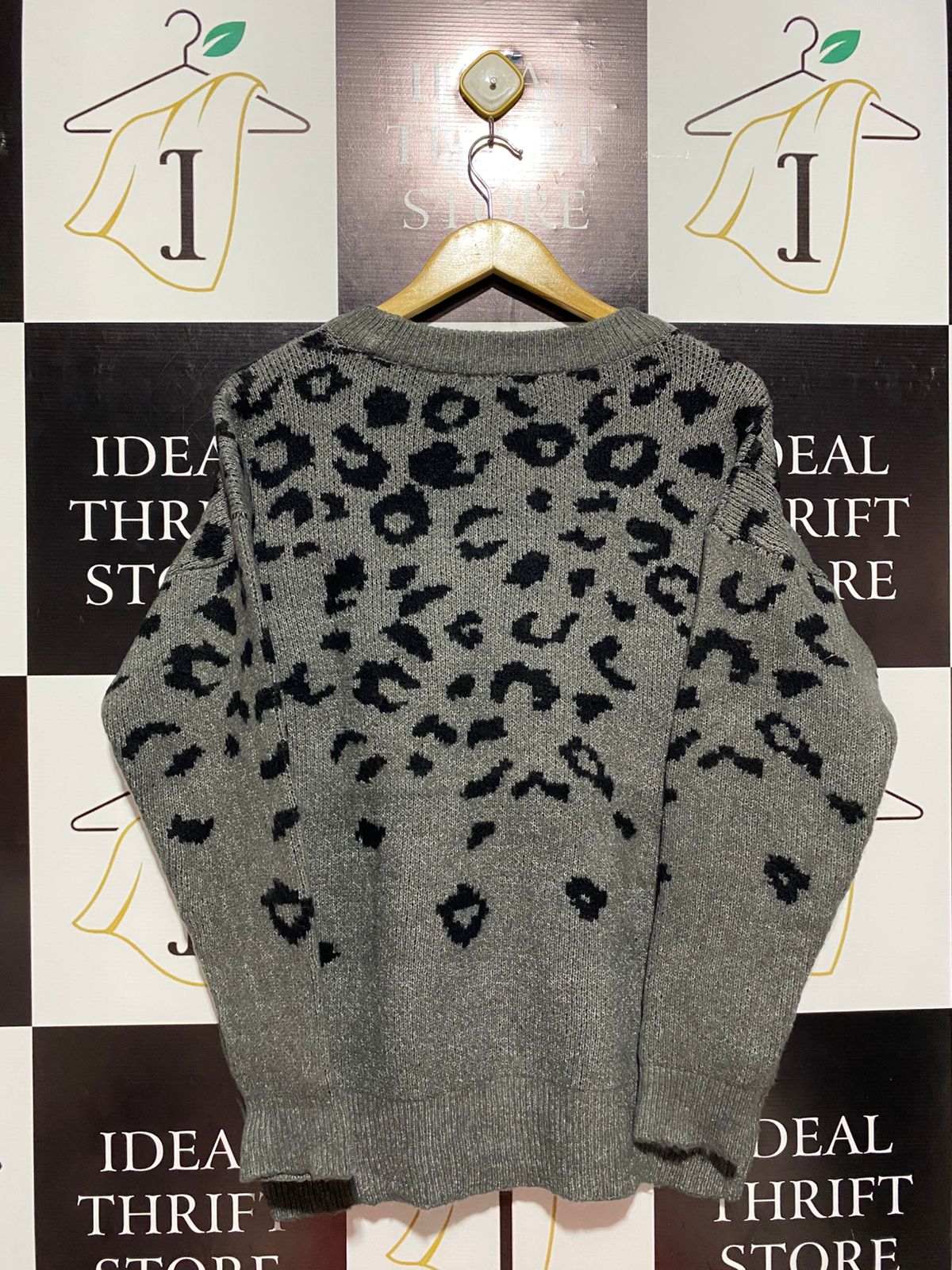 CROSS ROADS |M| BUST 21| GREY LEOPARD PRINT OVERSIZED SWEATER