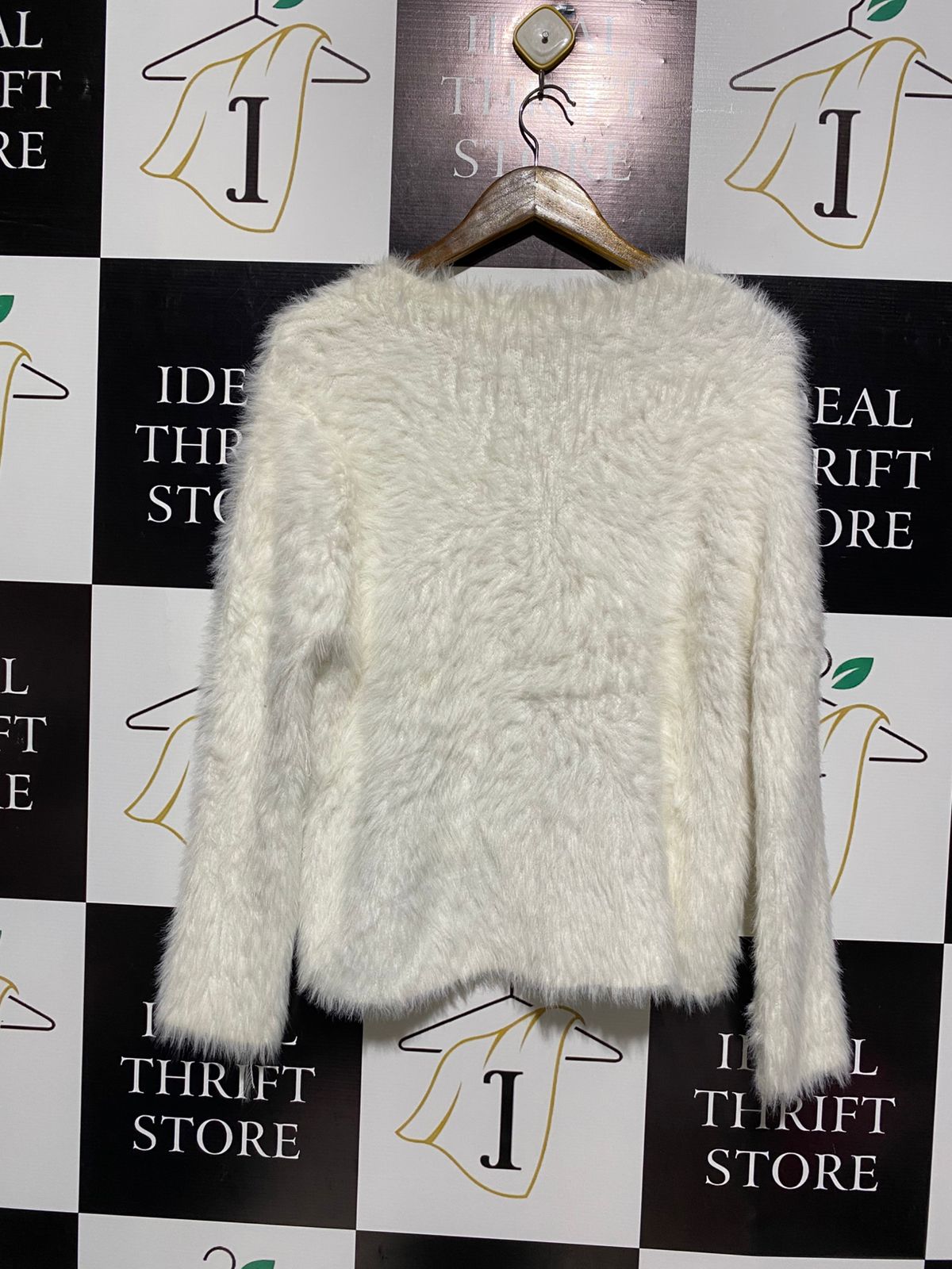 FUZZY WHITE CARDIGAN WITH GOLD ACCENTS |L| BUST 19|