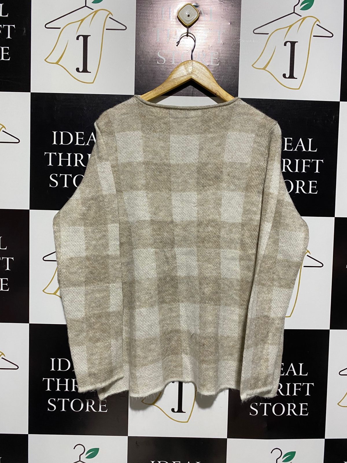 SUZANNEGRAE |XL| BUST 28| TAN AND WHITE GINGHAM ROUND NECK SWEATER