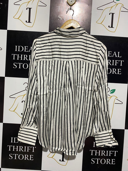 FOREVER |M| BUST 20| WOMEN'S VERTICAL STRIPED BUTTON-UP SHIRT IN WHITE AND BLACK