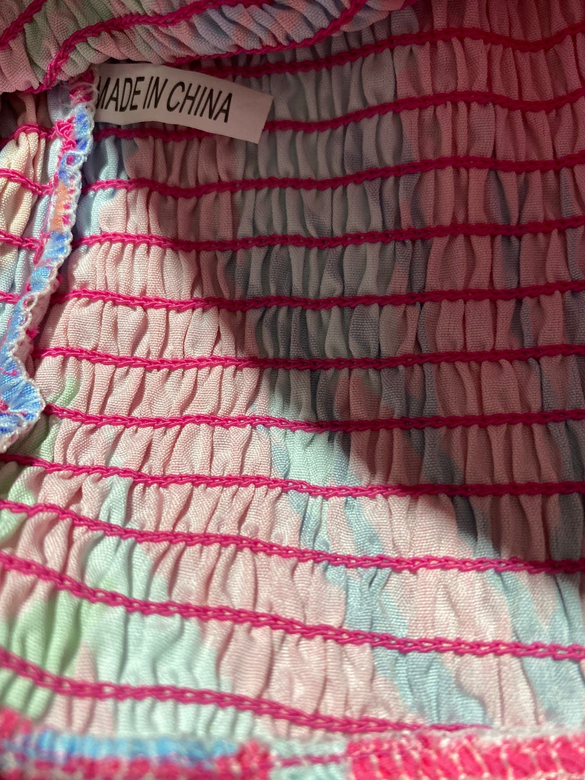 WOMEN'S VIBRANT ABSTRACT SMOCKED CROP TOP |S| BUST 14|